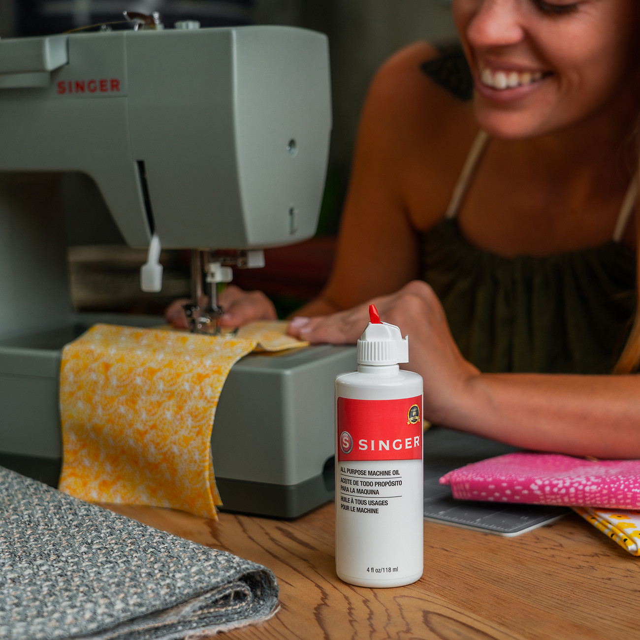 Singer Machine Oil Squeeze Bottle 4oz With Hang Tag