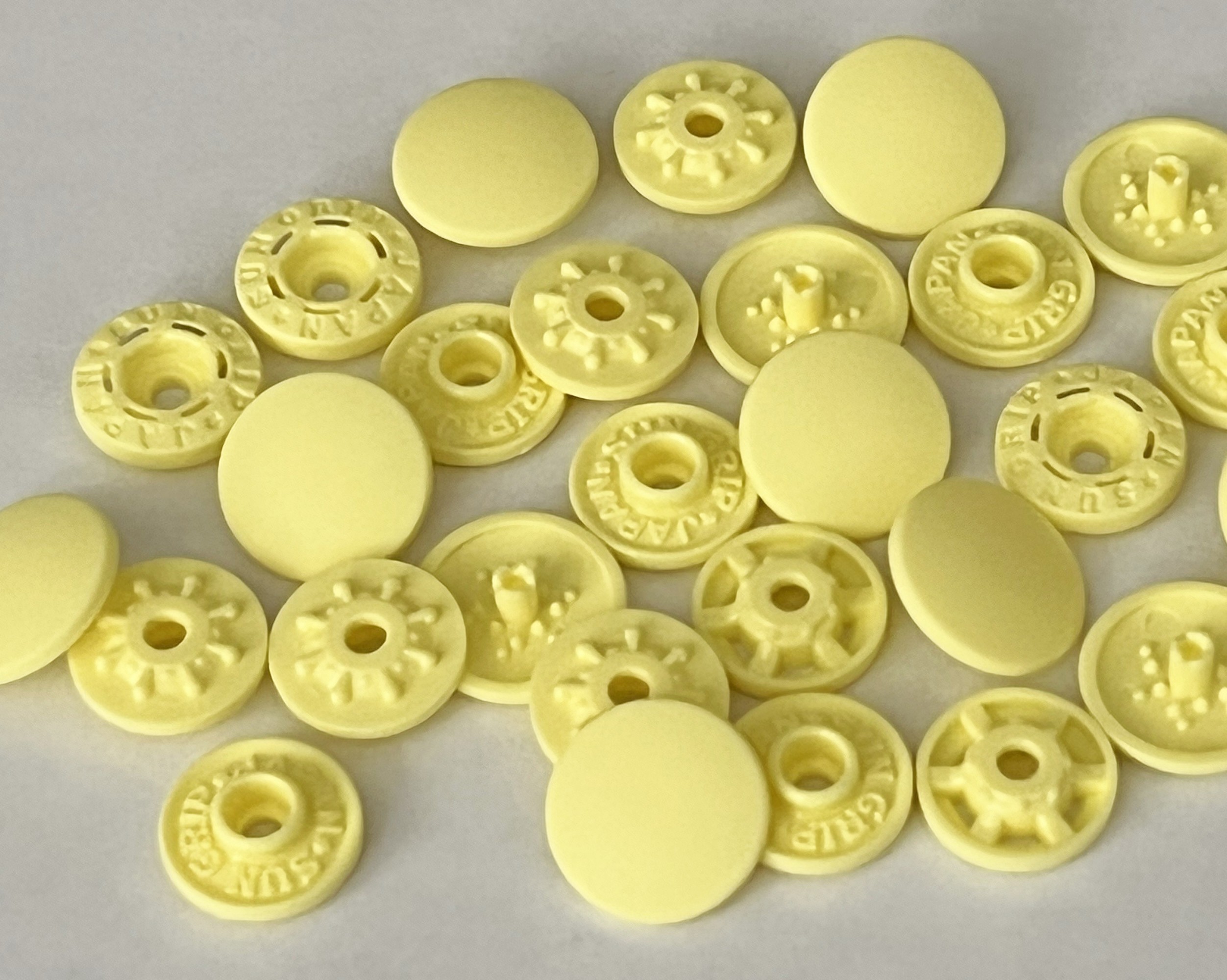Tool-less Plastic Snap Fasteners 13mm Yellow