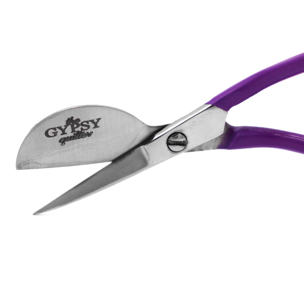Close view of the wide duckbill and pointed cutting blade on TGQ035 scissors